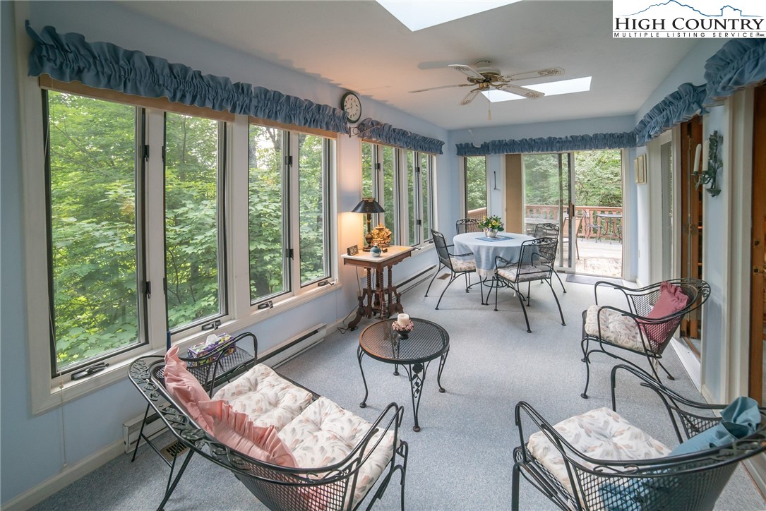 Newland, North Carolina 28657, United States, 3 Bedrooms Bedrooms, ,3 BathroomsBathrooms,Residential,Active,163524