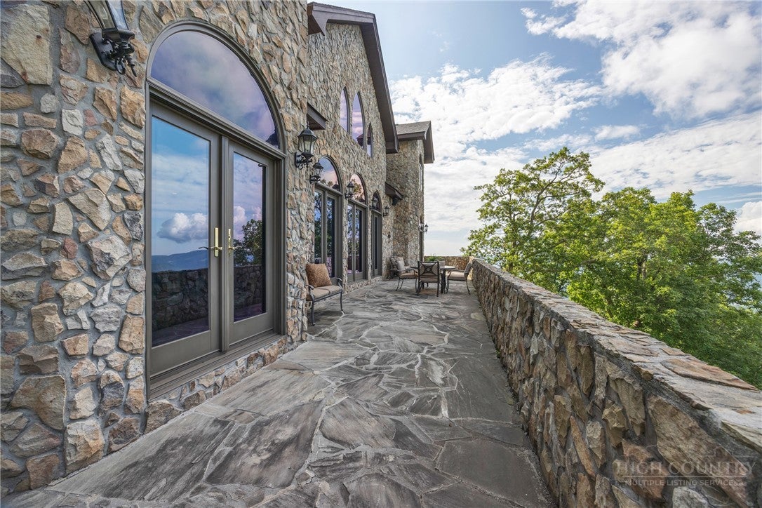 530 Howards Knob Road