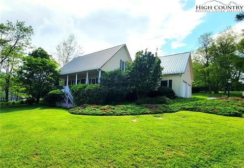 Photo of 367 Center Court Drive, Boone, NC 28607 (MLS # 256107) Photo of 367 Center Court Drive, Boone, NC 28607 (MLS # 256107)