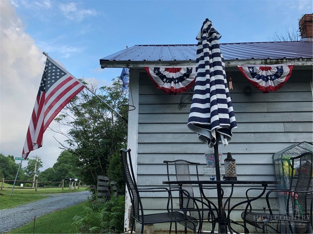 7458 US Highway 221