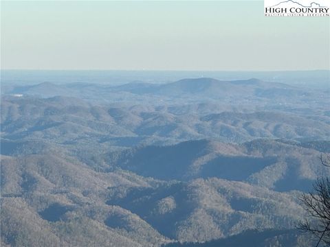 Homes For Sale - 24 Hermitage Lane<br/> Blowing Rock, NC 28605