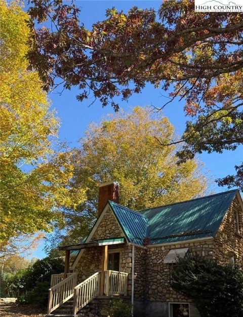 Photo of 2562 US Highway 221, Jefferson, NC 28640 (MLS # 257571) Photo of 2562 US Highway 221, Jefferson, NC 28640 (MLS # 257571)