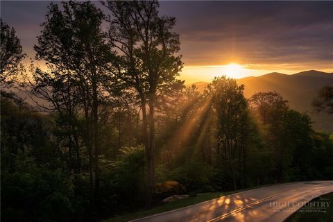 Photo of Lot 36 Eagles Nest Trail, Banner Elk, NC 28604 (MLS # 262036)