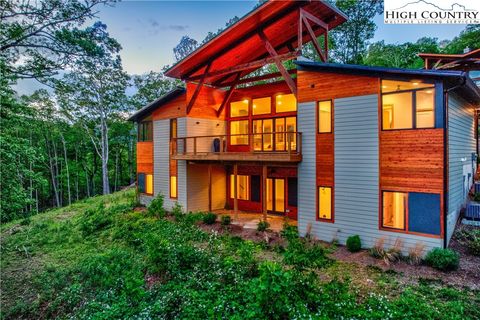 Photo of 161 Grandfather Knolls Dr, Banner Elk, NC 28604 (MLS # 255851) Photo of 161 Grandfather Knolls Dr, Banner Elk, NC 28604 (MLS # 255851)