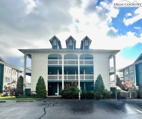 Photo of 135 Birkdale Court #B2, Jefferson, NC 28640 (MLS # 252611) Photo of 135 Birkdale Court #B2, Jefferson, NC 28640 (MLS # 252611)