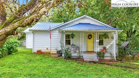 Photo of 3570 Hollywood Ridge Road, Lenoir, NC 28645 (MLS # 257512) Photo of 3570 Hollywood Ridge Road, Lenoir, NC 28645 (MLS # 257512)