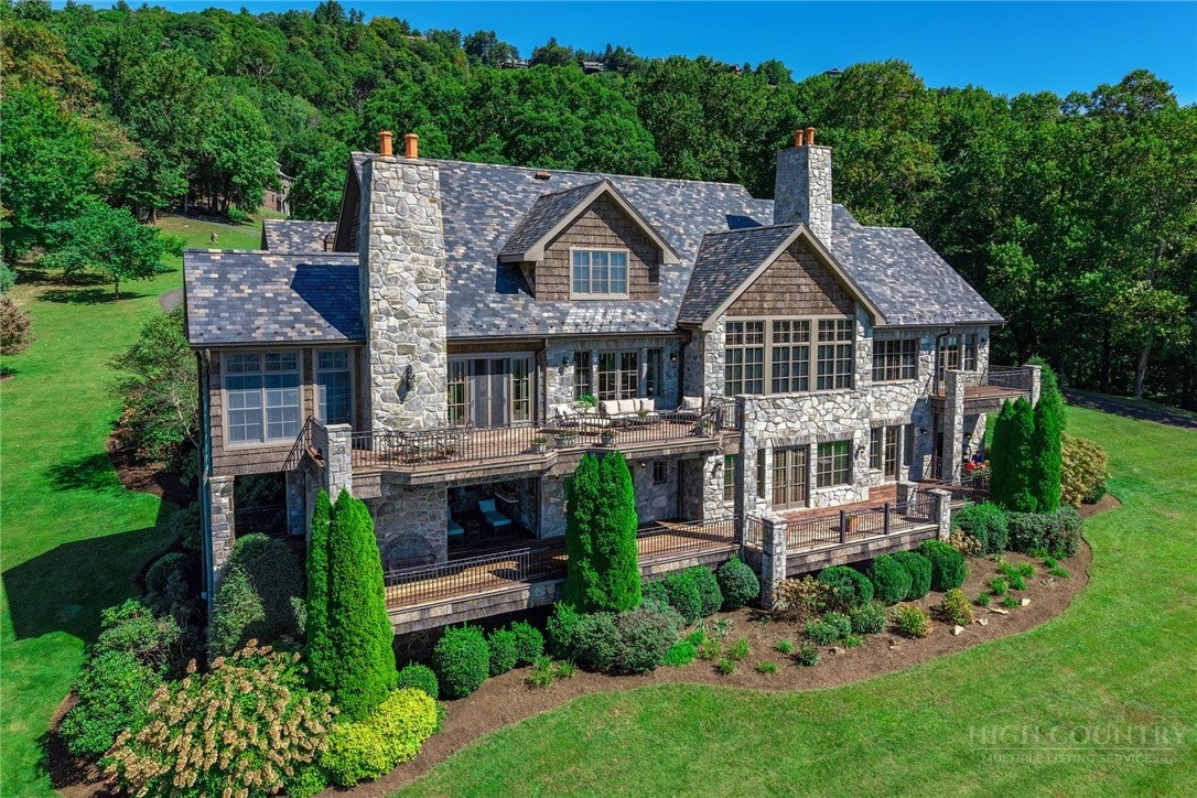 733 Dogwood Lane