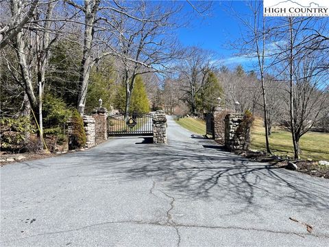 Photo of Lot B Tyneridge Drive, Banner Elk, NC 28604 (MLS # 254310)