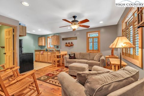 Photo of 5171 Edgemont Road, Collettsville, NC 28611 (MLS # 259339)