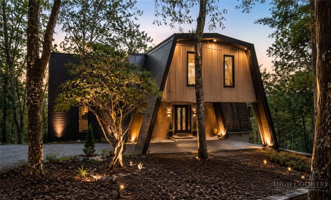 207 Pinnacle Ridge Road