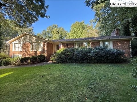 Photo of 130 Victoria Circle, North Wilkesboro, NC 28659 (MLS # 257955)