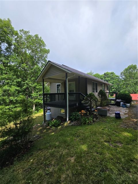 Photo of 49 Paradise Lane, Newland, NC 28657 (MLS # 262825)