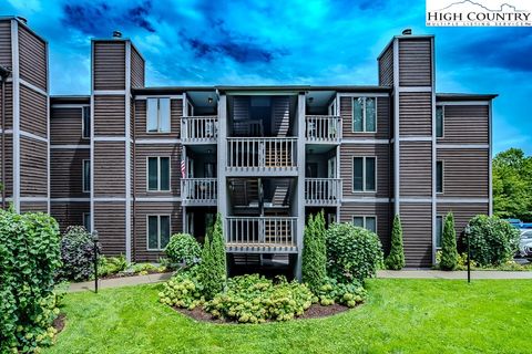 Photo of 148 Royal Oaks #226, Blowing Rock, NC 28605 (MLS # 256222)