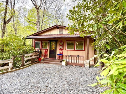 Photo of 88 Ash Loop, Newland, NC 28657 (MLS # 261621)