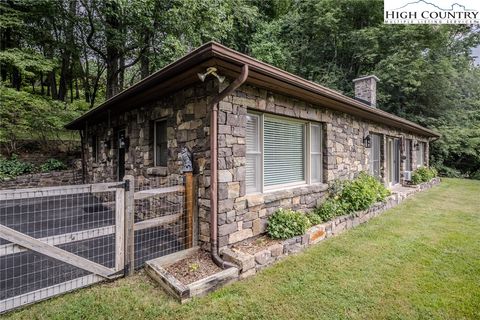 Photo of 166 Coventry Lane, Boone, NC 28607 (MLS # 251037)
