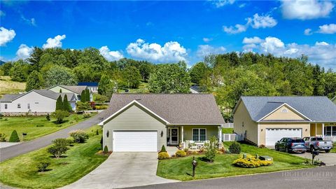 Photo of 209 W Evergreen Street, West Jefferson, NC 28694 (MLS # 261825)