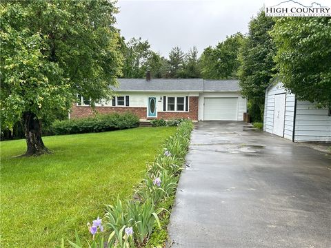 Photo of 4222 Ridgeglen Road, Sparta, NC 28675 (MLS # 255834) Photo of 4222 Ridgeglen Road, Sparta, NC 28675 (MLS # 255834)