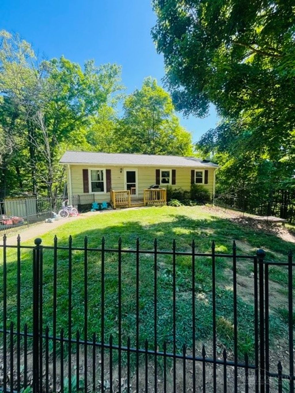 Photo of 138 Oak Street, Jefferson, NC 28640 (MLS # 262012)