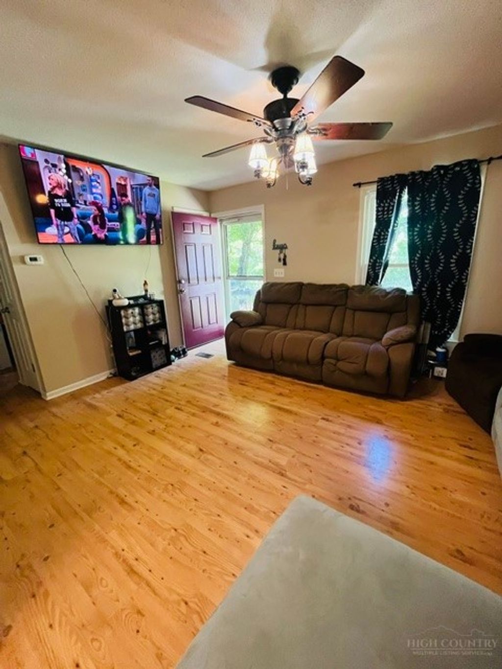 Photo of 138 Oak Street, Jefferson, NC 28640 (MLS # 262012)