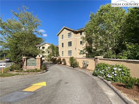 Photo of 140 Gateway Drive #302, Boone, NC 28607 (MLS # 260961)