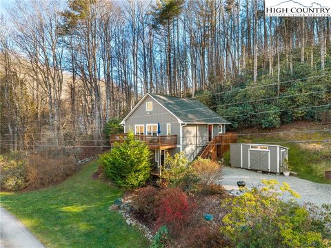 Photo of 405 Sleepy Hollow Lane, Banner Elk, NC 28604 (MLS # 259182)