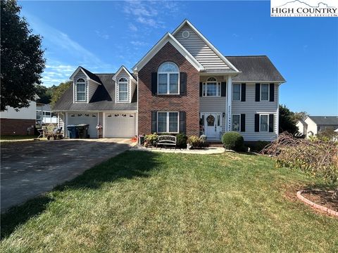 Photo of 2587 Ironwood Drive, Hickory, NC 28602 (MLS # 258109)