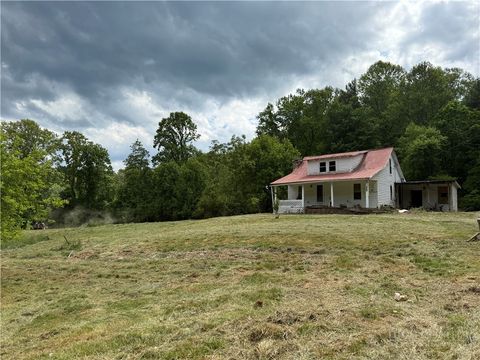 Photo of 657 Lawrence Greene Road, Deep Gap, NC 28618 (MLS # 261848)