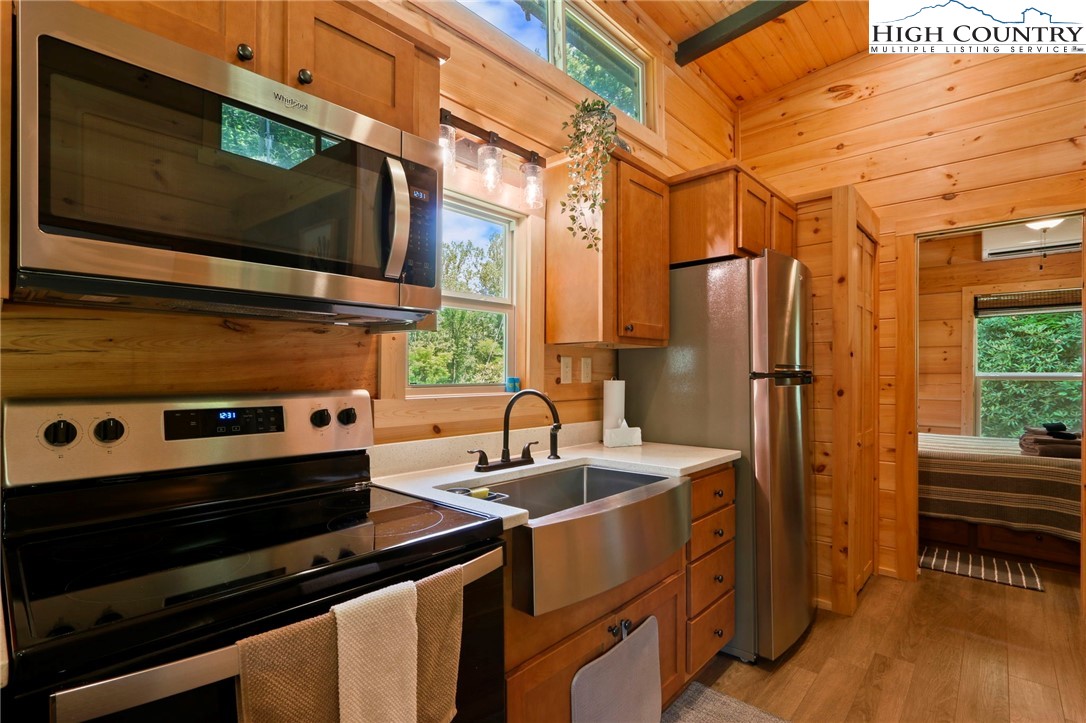 Boone, North Carolina 28607, United States, 1 Bedroom Bedrooms, ,1 BathroomBathrooms,Residential,Active,163209