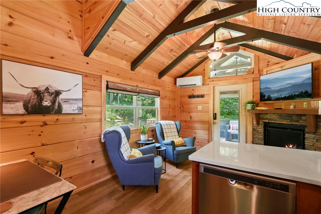 Boone, North Carolina 28607, United States, 1 Bedroom Bedrooms, ,1 BathroomBathrooms,Residential,Active,163209