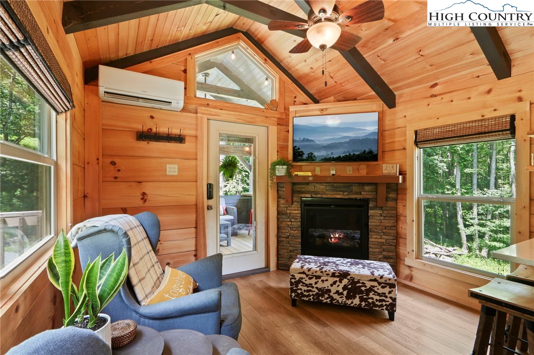 Boone, North Carolina 28607, United States, 1 Bedroom Bedrooms, ,1 BathroomBathrooms,Residential,Active,163209