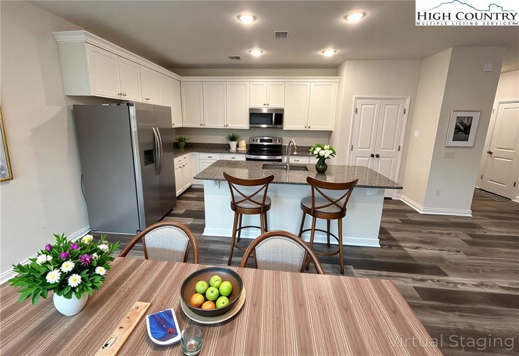 Photo of 578 NE 30th Ave. Circle, Hickory, NC 28601 (MLS # 259312)