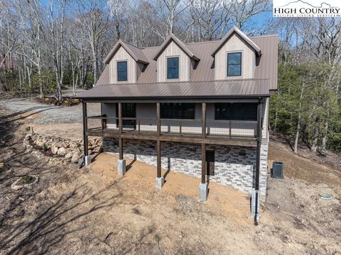 Photo of 176 Snow Mountain Lane, Banner Elk, NC 28604 (MLS # 254605)