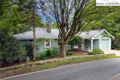 Photo of 836 Sunset Drive, Blowing Rock, NC 28605 (MLS # 256141)