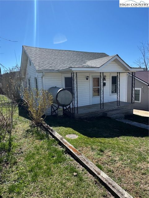 Photo of 80 English Street, Spruce Pine, NC 28777 (MLS # 260327)