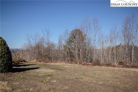 Homes For Sale - 702 SE Chatsworth Street<br/> Lenoir, NC 28645