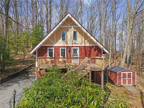 Photo of 104 Oak Road, Beech Mountain, NC 28604 (MLS # 261103)