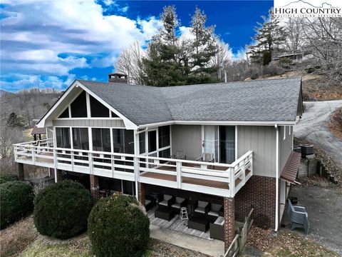 Photo of 601 Mountain Glen Drive, Newland, NC 28657 (MLS # 260059)
