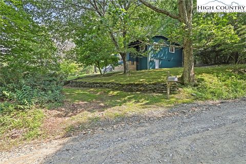 Photo of 607 Doe Ridge Road, Boone, NC 28607 (MLS # 244722)
