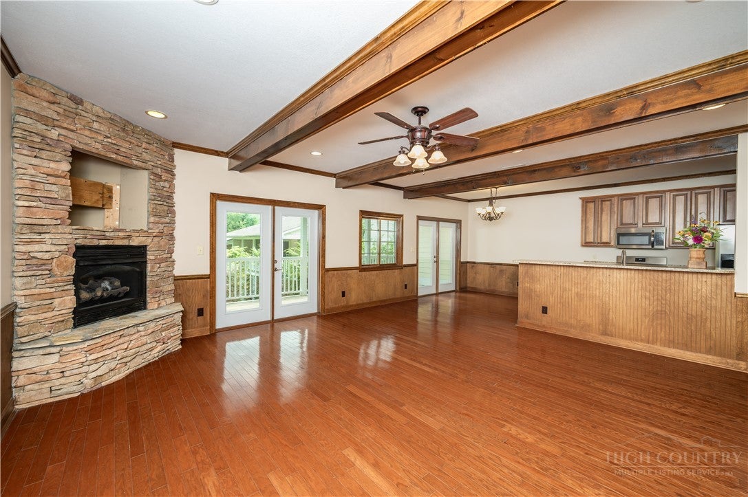 114 Charles Lowe Lane 18