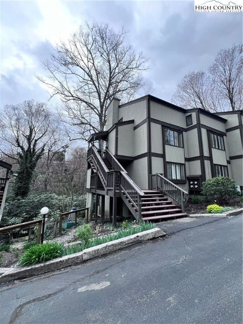 Photo of 300 Glenwood Lane #K-40, Sugar Mountain, NC 28604 (MLS # 255115)