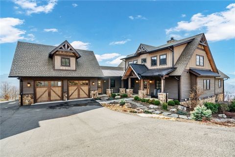 Photo of 30 Valley Watch Court, Banner Elk, NC 28604 (MLS # 261538)