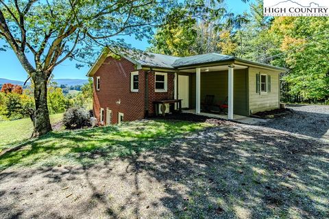 Photo of 640 Fairview Heights, Boone, NC 28607 (MLS # 258390)
