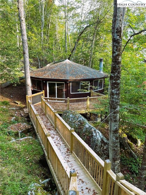 Photo of 124 Beechwood Lane, Beech Mountain, NC 28604 (MLS # 260572)