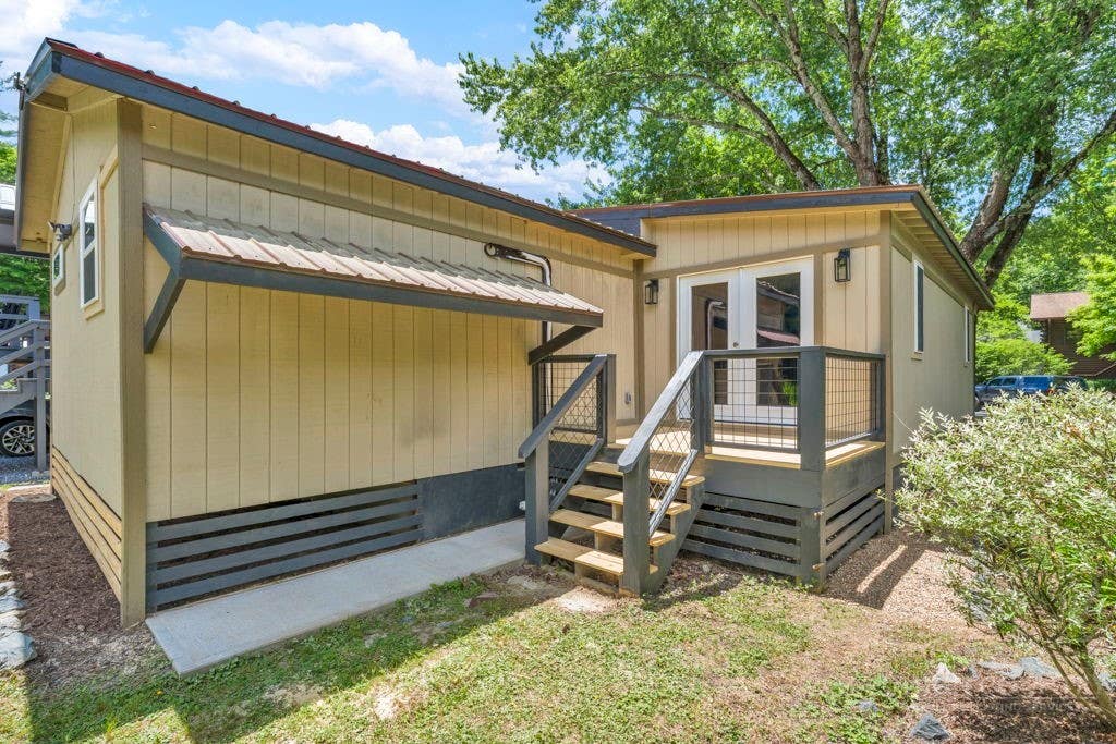 Photo of 209 Meadow Loop, Newland, NC 28657 (MLS # 262810)