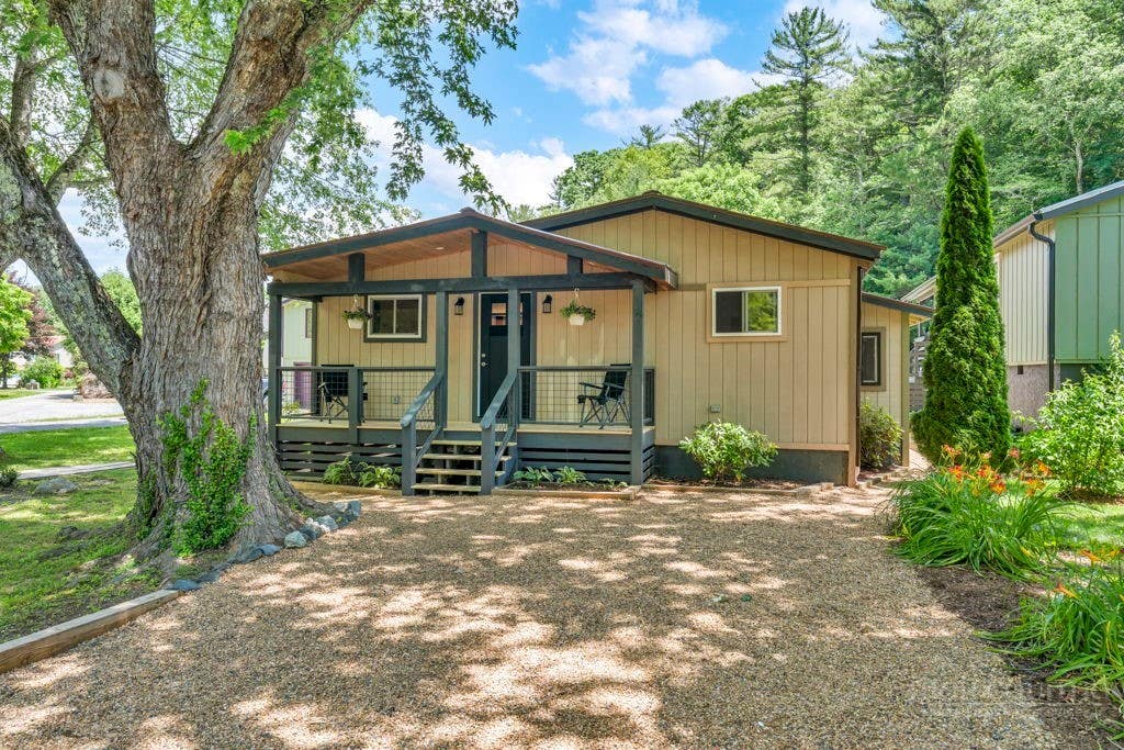 Photo of 209 Meadow Loop, Newland, NC 28657 (MLS # 262810)
