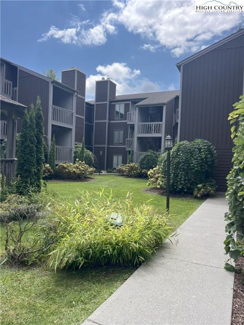 Photo of 176 Royal Oaks Drive #115, Blowing Rock, NC 28605 (MLS # 257788)