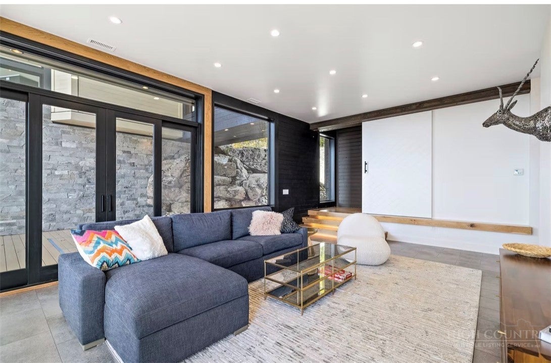 76 Sundance Court