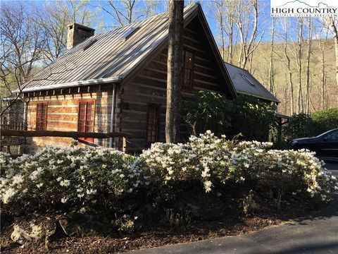 Photo of 127-129 Rim Rock Gorge, Blowing Rock, NC 28605 (MLS # 259279)