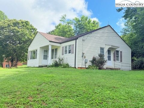 Photo of 566 Buck Mountain Circle, West Jefferson, NC 28694 (MLS # 256676)