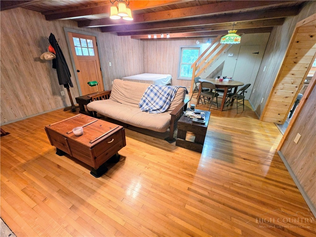 675 Clifton Springs Trl
